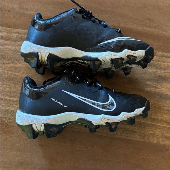 Baseball cleats - Picture 2 of 5